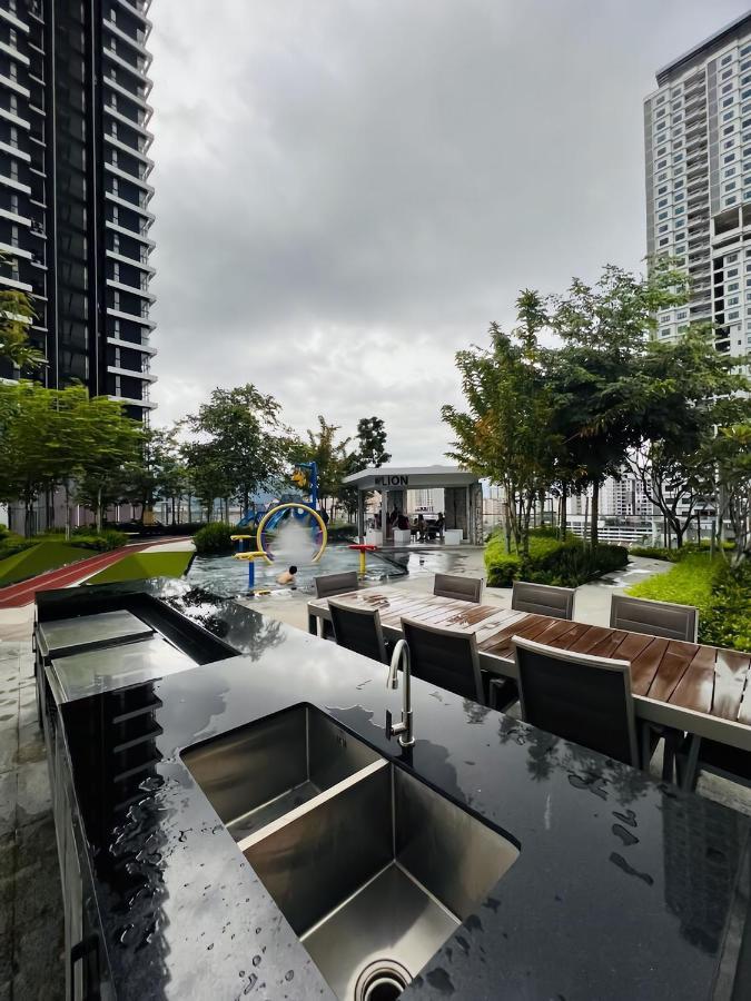 Urban L 7pax 3r2b A L Cityview L Georgetown Apartment *
