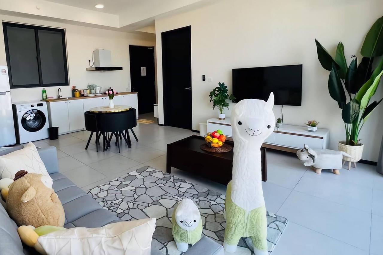 Urban L 7pax 3r2b A L Cityview L Georgetown Apartment